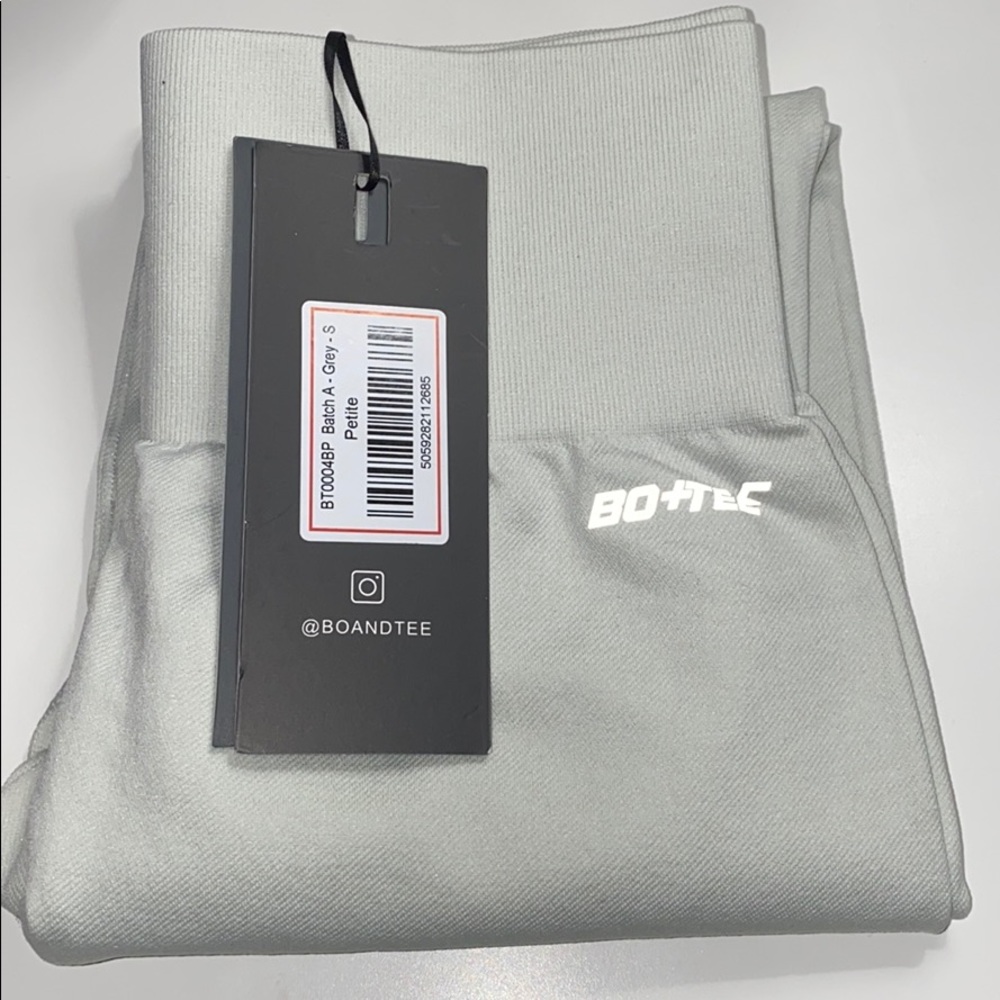 RARE Bo + Tee Gray Petite Leggings - Picture 3 of 6